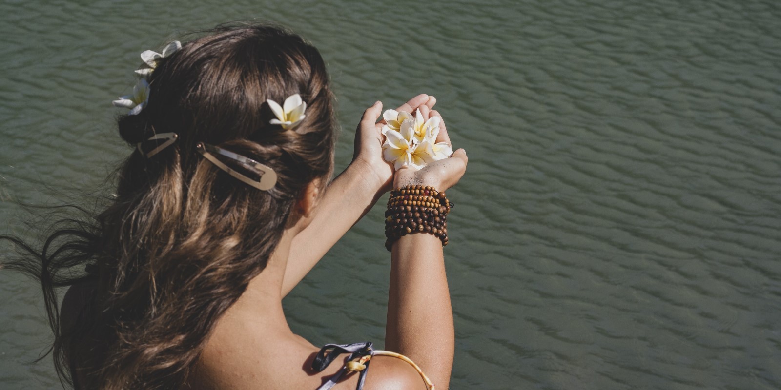 Ganga Arti & Flowers